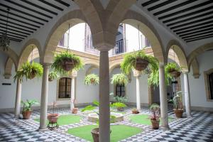 GATU PREMIUM Apartamento Palacio Oneto con Jardín Privado " Preferente mayores de 25 años y familias "