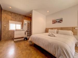 El Carmoli Villa with Private Pool - 9409