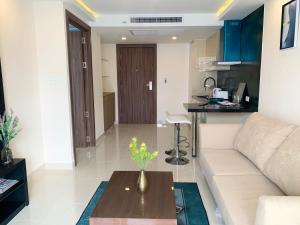 Grand Avenue Soi Buakhao By Daisy