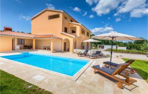 Beautiful Home In Divsici With Outdoor Swimming Pool, 3 Bedrooms And Wifi