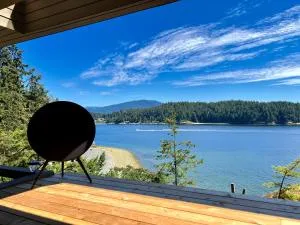 Waterfront Room2 with Private Bath near Marina - Gibsons