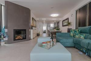 Puerto Marina Luxury 2BDR Apartment with Sea View