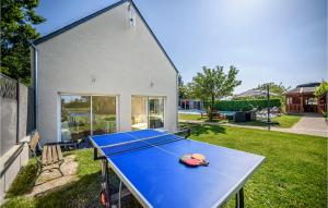 Maisons de vacances Stunning Home In Fondettes With Outdoor Swimming Pool, Wifi And 3 Bedrooms : photos des chambres