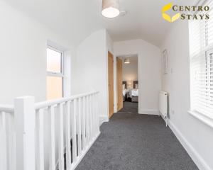 Central 2 to 3BR House, Free Parking, Ideal for Long Stays, Work Crews & Family Trips