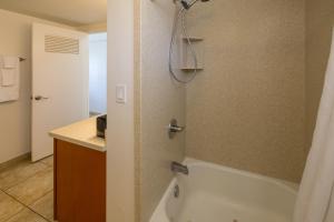 Waikiki Shore by OUTRIGGER