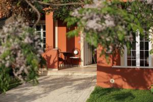 HOMELY 2BD APT IN DASSIA