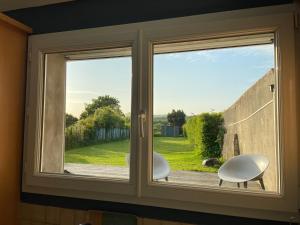 Maison de village avec jardin 15mn des plages, wifi, 2 chambres, jardin