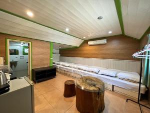 Phòng Gia đình (Dành cho 10 người) (Family (for 10 pax))
