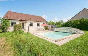 Gorgeous Home In Briare With Sauna - Pierrefitte-ès-Bois