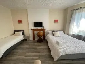 Earls Lodge - 伦弗鲁