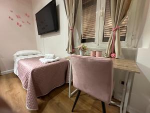 Double Room with Extra Bed (3 Adults) room in Vatican Garden House