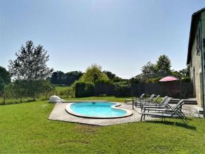 Maisons de vacances Luxurious villa with nice terrace in rural Chalais : photos des chambres