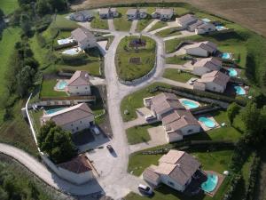 Maisons de vacances Luxurious villa with nice terrace in rural Chalais : photos des chambres