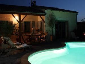 Maisons de vacances Luxurious villa with terrace in the rural Chalais : photos des chambres