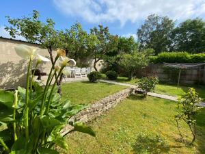 Maisons de vacances Stone house typical of the Pays de Rance, 900m from the beach : photos des chambres