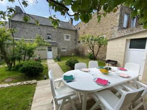 Maisons de vacances Stone house typical of the Pays de Rance, 900m from the beach : photos des chambres