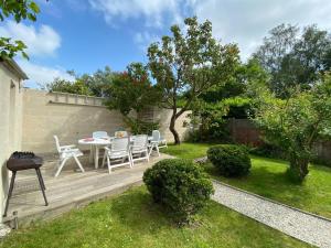 Maisons de vacances Stone house typical of the Pays de Rance, 900m from the beach : photos des chambres