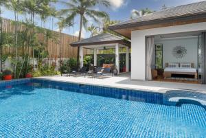 Tropical 3BR Holiday Villa with Pool, BBQ, and Shaded Patio within Walking Distance to Bang Tao Beach