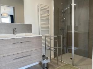 Maison à Erdeven: 4 pièces, 90m², plage à 1km, terrasse, jardin clos, idéal pour familles et randonnées - FR-1-397-41