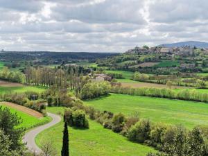 Maisons de vacances Pretty stone house with terrace and garden, Lussan : photos des chambres