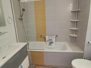 Maisons de vacances Villa Ideale avec Piscine Chauffee a 1500m des Plages, 3 Chambres et Parking, Argeles-sur-Mer - FR-1-732-31 : photos des chambres