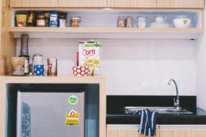 Double Studio, Private Bath, Shared Kitchen with Local Family by Pillows & Purrs