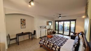 The Courtyard - Garden View Studio