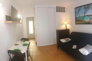 T1 rez de jardin avec grande terrasse – St Aygulf