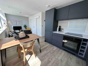 1 Bed Flat with View of Old Trafford