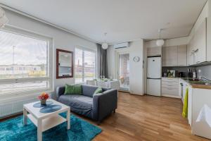 Close to center and Näsijärvi Lake - free parking, AC, and two double beds