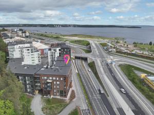 Close to center and Näsijärvi Lake - free parking, AC, and two double beds