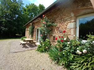 Maisons de vacances GITE LE PRESSOIR DE LA BAIE 20 km DU MONT ST MICHEL : photos des chambres