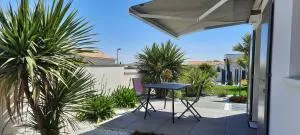 Logement neuf climatisé avec parking - LʼÉguille