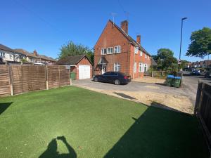 Bittern Lodge Homestay with Free Parking & Parking for cruise available, Full access to kitchen in Southampton