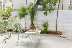 AnapironPolemou5 - Elegance meets charm in a posh