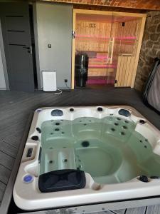 120 letnia Chata w Górach z jacuzzi i sauną