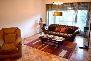 FANTASTICO con COCHERA en PLENO CENTRO