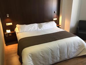 Economy Double or Twin Room room in Hotel Castillo