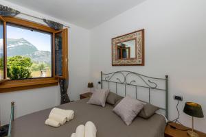 Apartment with garden and parking