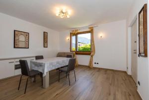 Apartment with garden and parking