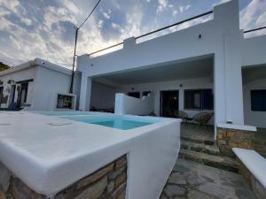 Lareroom 3 Σπίτι μπροστά στη παραλία με μικρή πισίνα