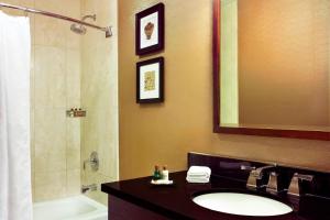 Executive King Suite room in Sheraton Harrisburg Hershey Hotel