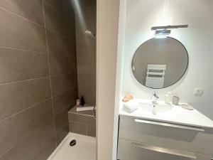 Lachenal, centre, balcon avec vue chateau