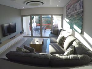 Stylish Sea View Apartment in Santorini Estate.