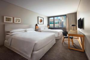 Queen Room - High Floor room in Four Points by Sheraton Sydney Central Park