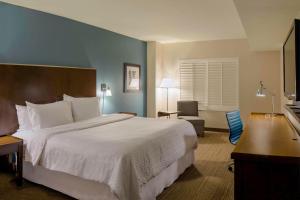 Guest Room, 1 King room in Four Points by Sheraton Cocoa Beach