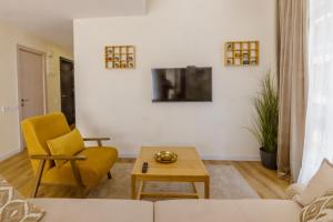 Four Season apartment