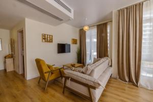 Four Season apartment