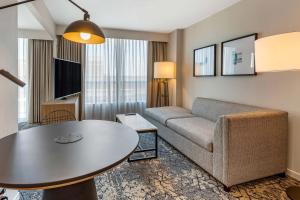 King Studio Suite with Sofa Bed room in Sheraton Suites Old Town Alexandria
