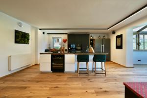 Lakeside Penthouse 16